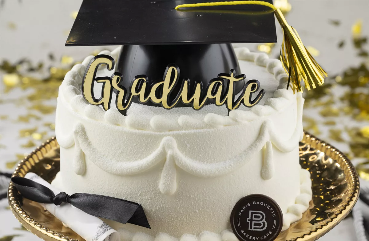 ParisBaguette_GraduationCake.jpg